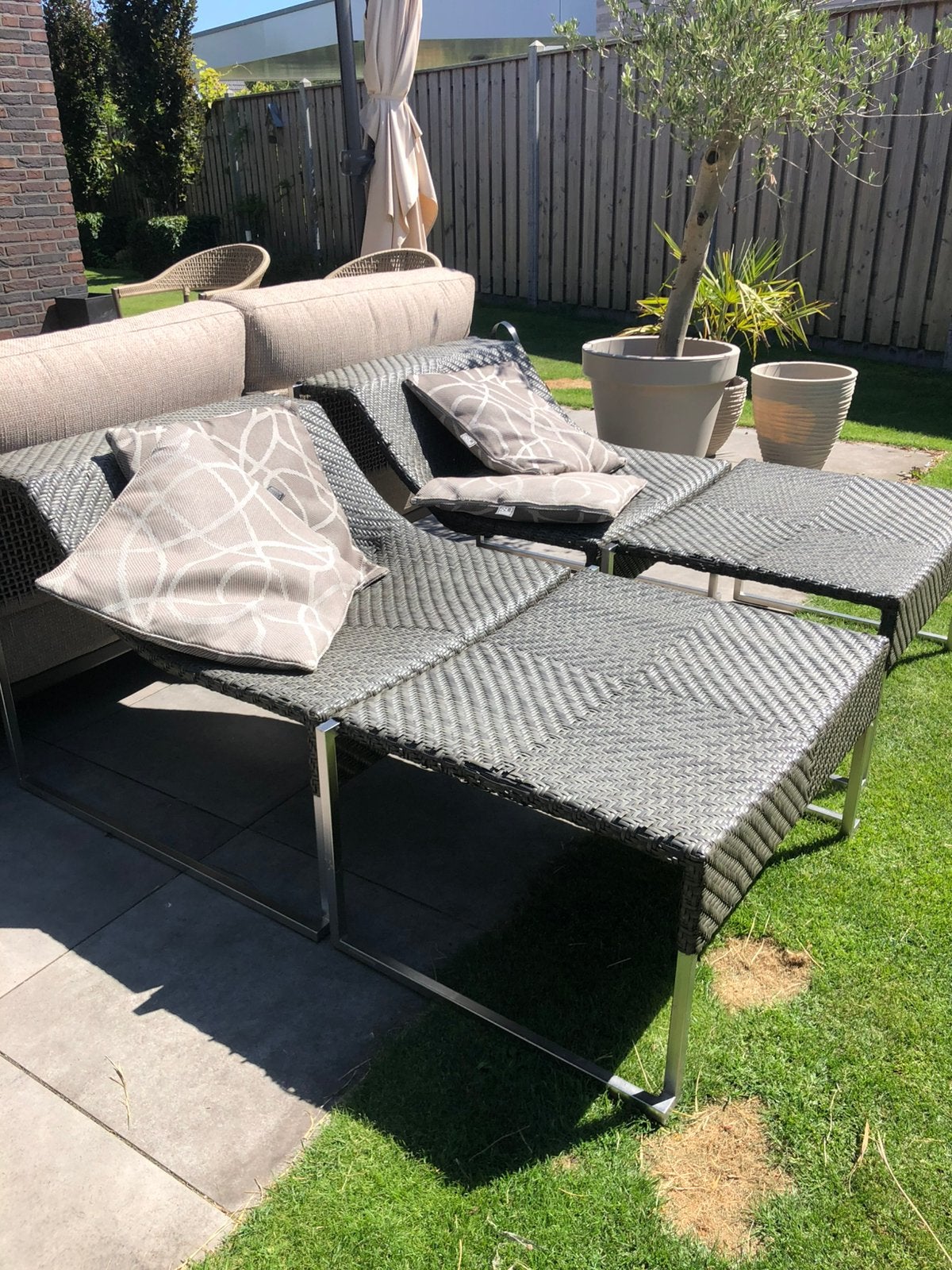 Loungestoelen taupe met rvs frame en voetenbank, Gebruikt, Stoel, Loungeset, Wicker