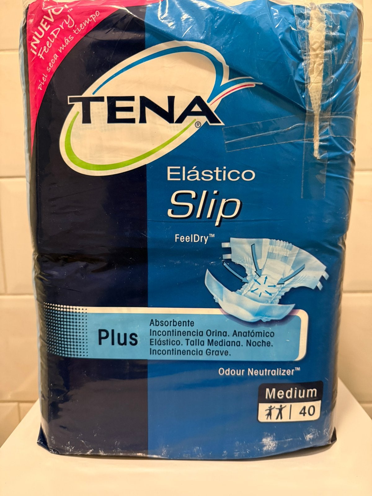 Vintage Tena slip plus medium 40 stuks (plastic buitenlaag), Diversen, Verzenden, Zo goed als nieuw