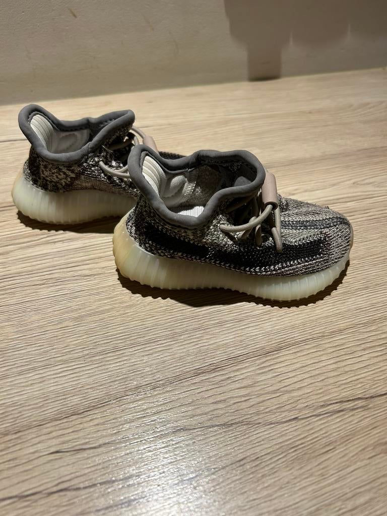 Adidas yeezy maat 21, Ophalen of Verzenden, Zo goed als nieuw, Jongetje of Meisje, Schoentjes