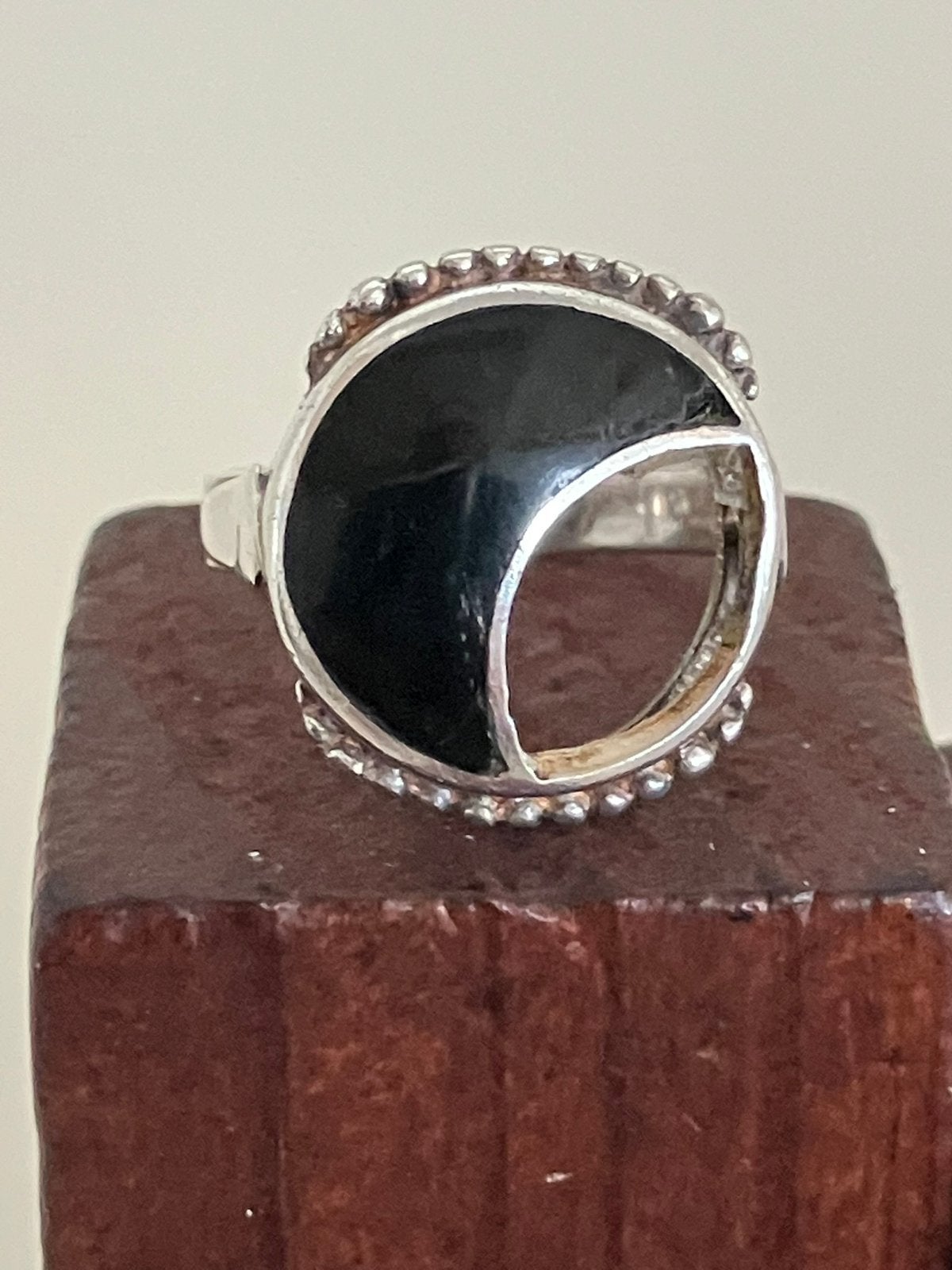 Zilveren ring met onyx, Ophalen of Verzenden, Zo goed als nieuw, 17 tot 18, Dame