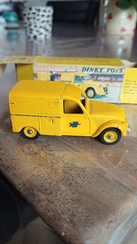 Dinky Toys citroen 2CV POSTALE met box, no.560, Antiek en Kunst, Antiek | Speelgoed, Ophalen of Verzenden