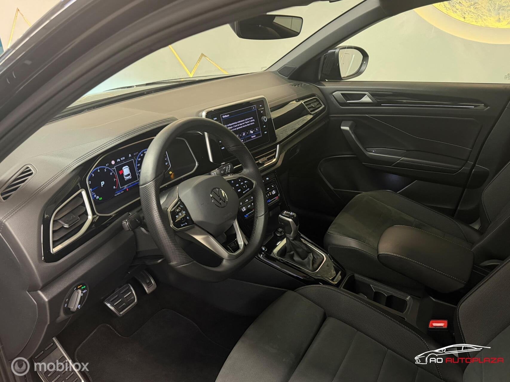 Volkswagen T-Roc 1.5 TSI 3x R-Line Panorama/Keyless/Black St, Auto's, Volkswagen, 1258 kg, 1498 cc, Zwart, 4 cilinders