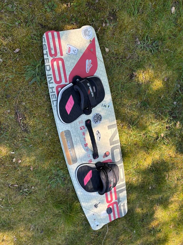 Kinder kiteboard Nobile 666 123x37, Watersport en Boten, Kitesurfen, Gebruikt, Twintip, Kiteboard, Ophalen of Verzenden