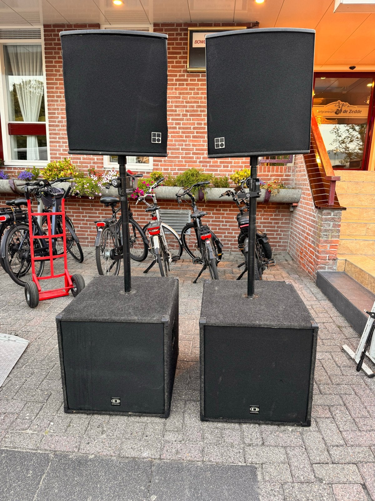 3 DB Max 15 Inch speakers/monitoren met 2 flightcases, Ophalen, Gebruikt, Speakerset, Overige merken