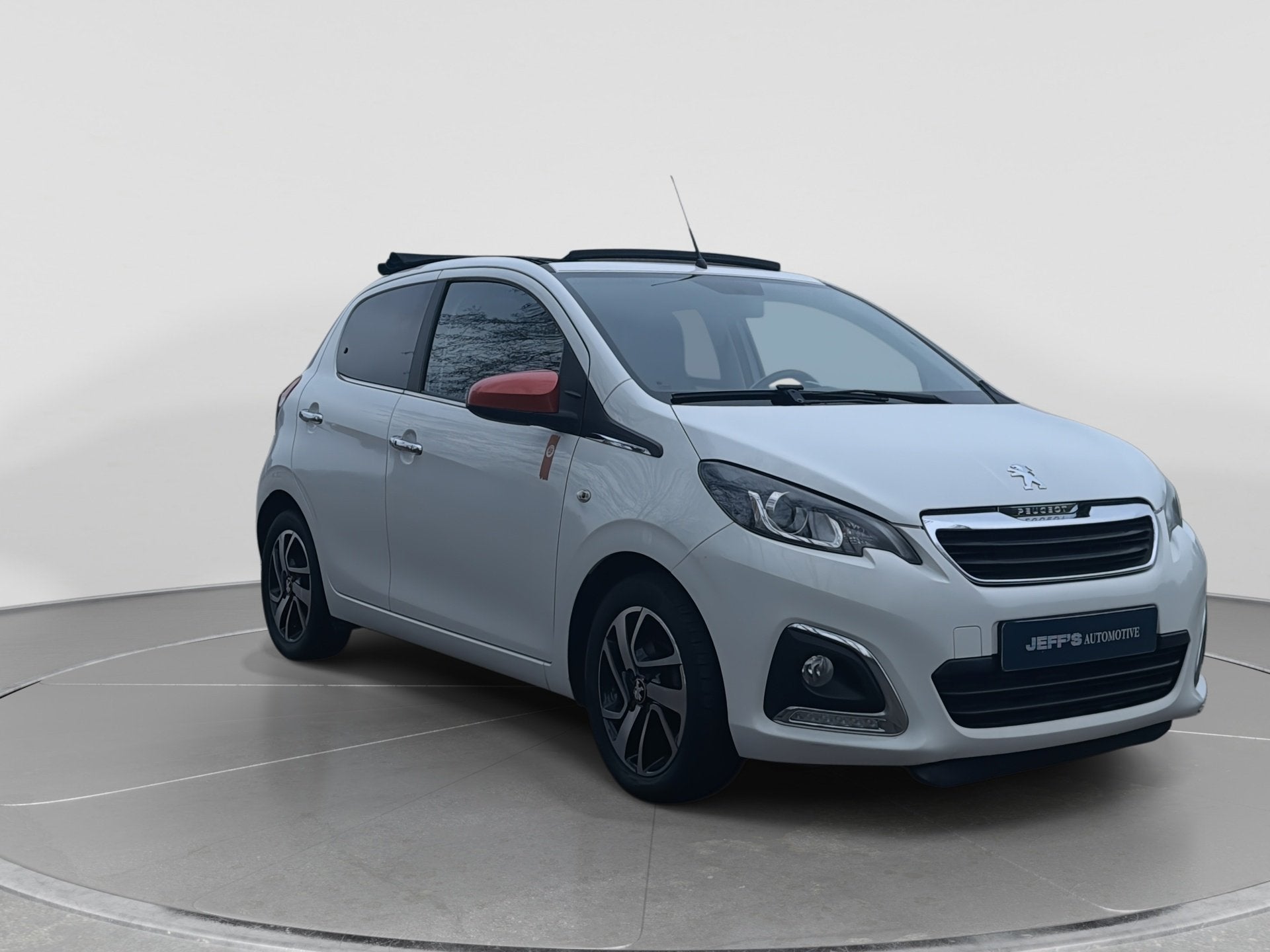 Peugeot 108 1.2 Puretech Roland Garros, Voorwielaandrijving, Stof, Gebruikt, Euro 6