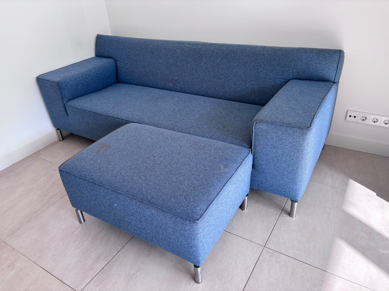 Gratis! Blauwe bank met hocker, Ophalen of Verzenden, Zo goed als nieuw, 75 tot 100 cm, Tweepersoons