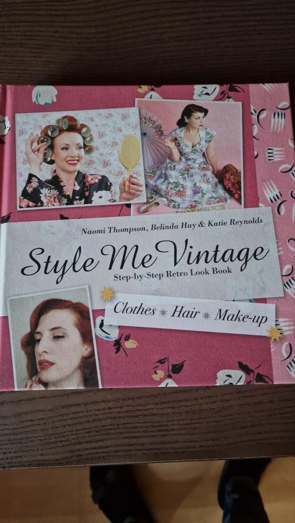 Style Me Vintage: Retro Look Boek - Kleding, Haar, Make-up, Ophalen of Verzenden, Zo goed als nieuw, Mode algemeen, Naomi Thompson, Belinda Hay & Katie Reynolds