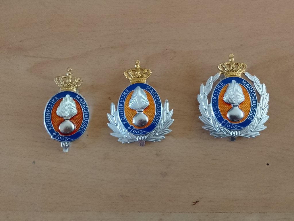 Set pet/baret emblemen, Verzamelen, Verzenden, Marechaussee, Nederland, Embleem of Badge