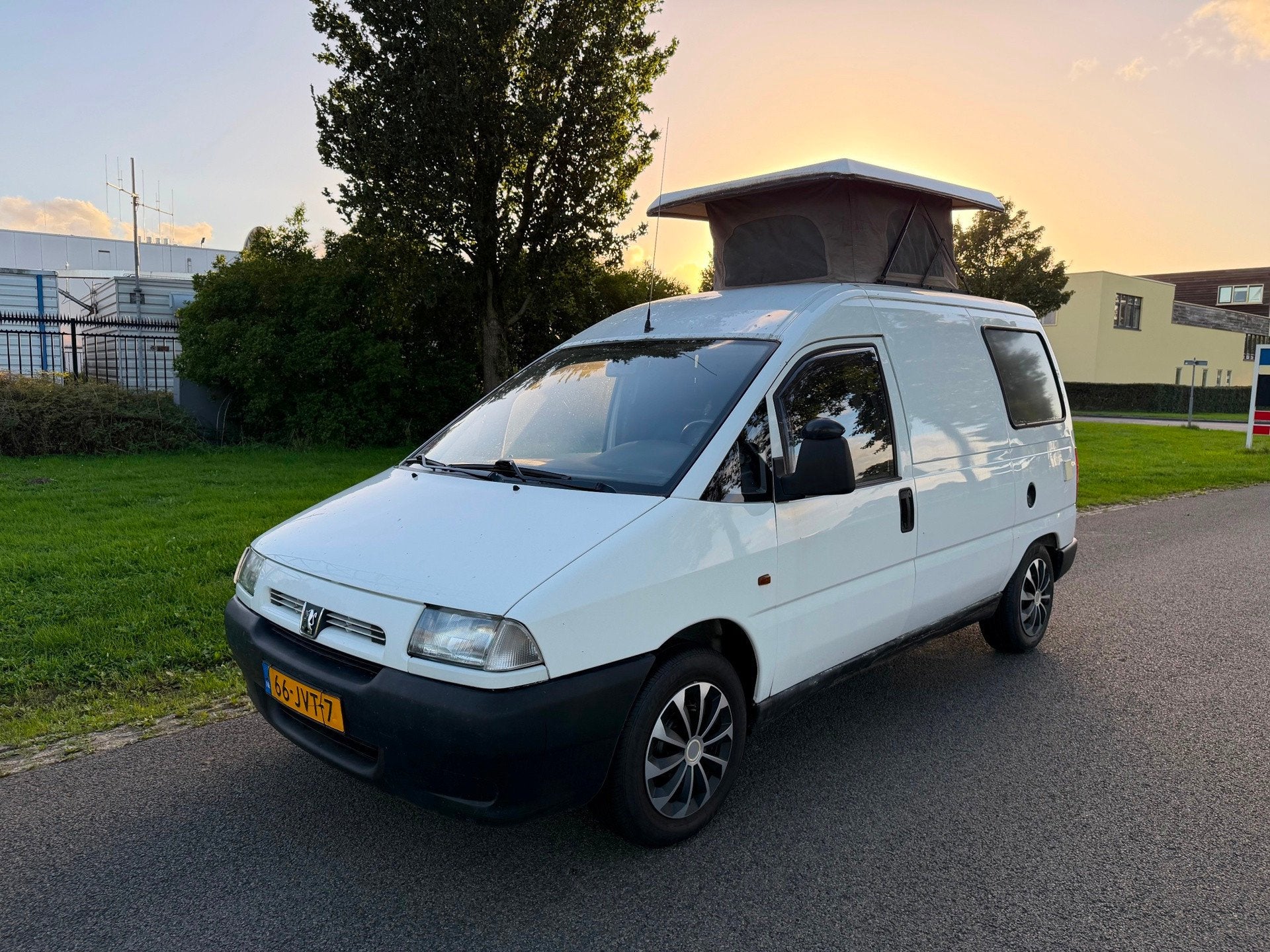 Peugeot EXPERT Camper Lage Wegenbelasting, Caravans en Kamperen, Overige merken, Buscamper of Camperbus, Bedrijf, Handgeschakeld
