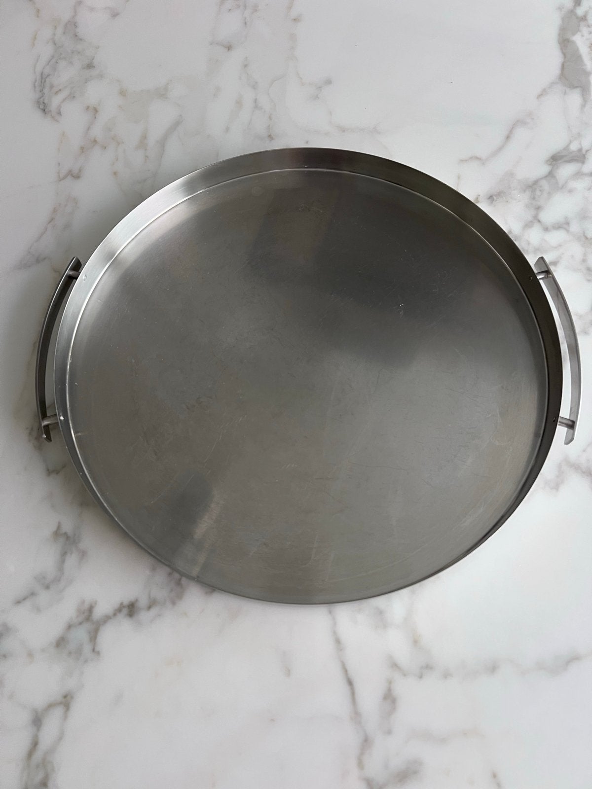 Stelton Cylinda Dienblad - Geborsteld RVS, Ø 33,5 cm, Ophalen, Gebruikt, Met opstaande rand, Rond