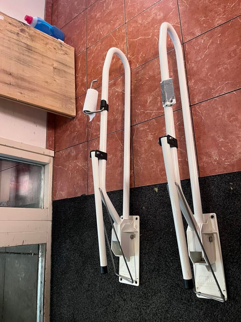 Stangen voor invalide toilet, Ophalen