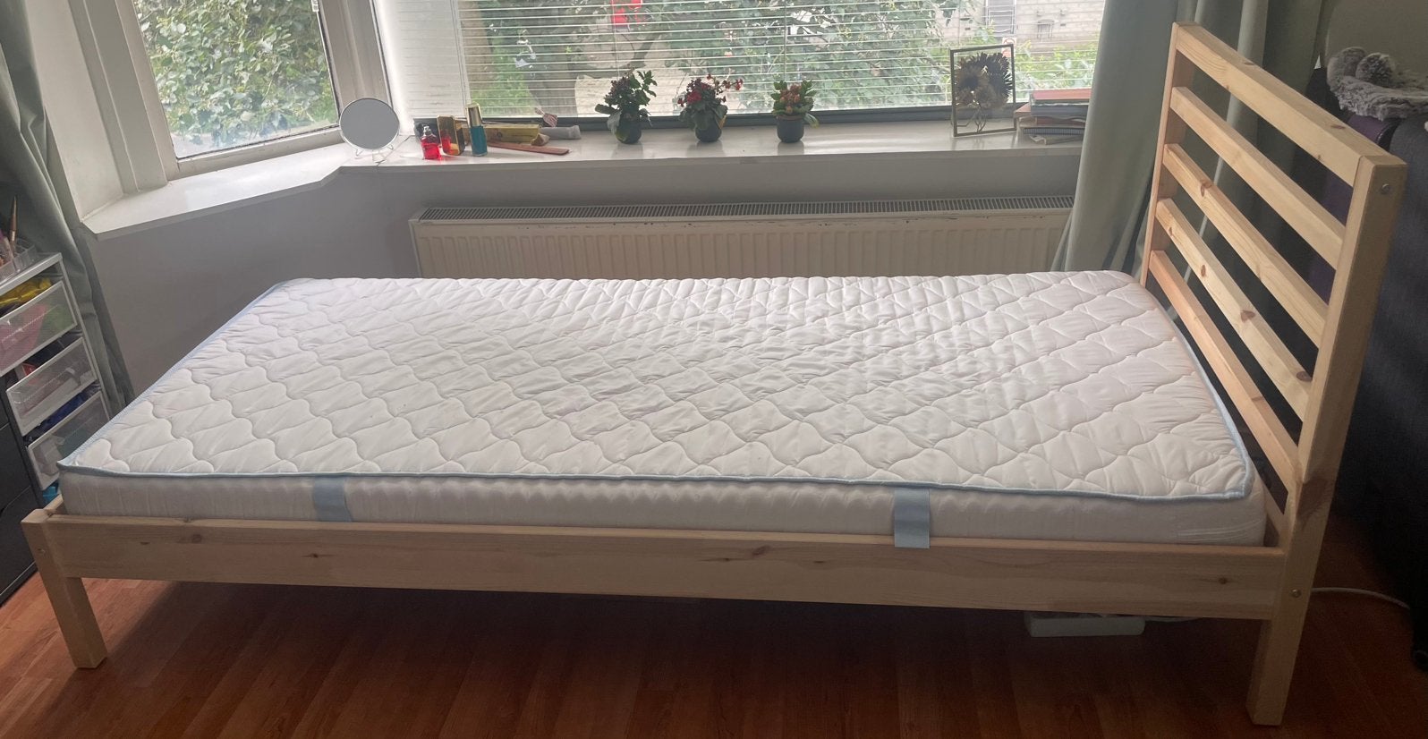 ikea single bed + mattress, Ophalen, 90 cm, Eenpersoons, Bruin