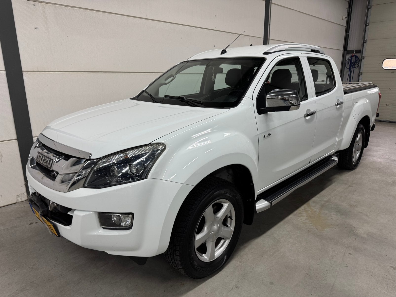 Isuzu D-max 2.5D 120KW 1e Eig, 5 pers, 4x4, Incl BTW en BPM!, Auto's, Automaat, Zwart, 4 cilinders, Bedrijf