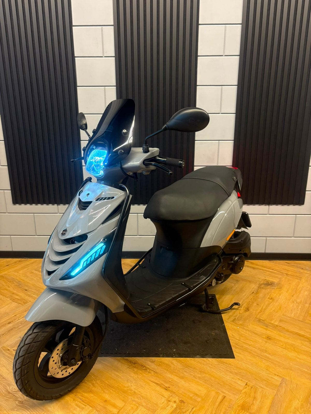 PIAGGIO ZIP 4T 3V BROM 2024 FULL OPTION NARDO GREY, Ophalen, Maximaal 45 km/u, Zip, Zo goed als nieuw