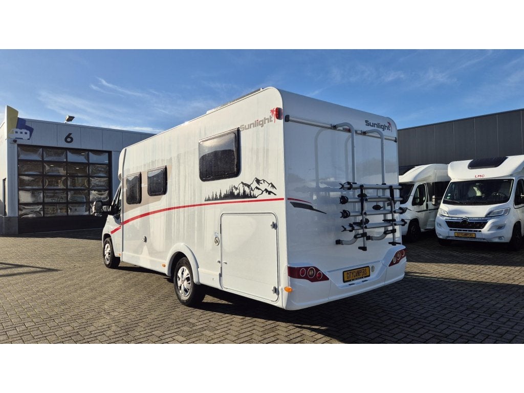 Sunlight T69L - Queensbed + hefbed, Caravans en Kamperen, Sunlight, Fiat, Koelkast, 7 tot 8 meter