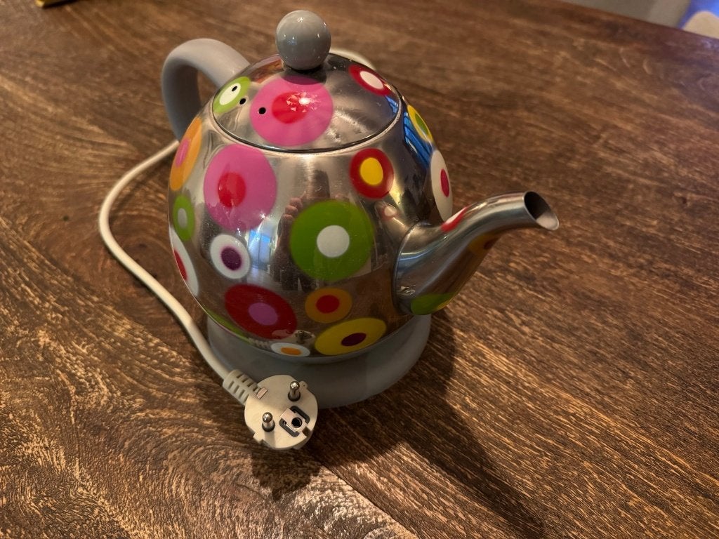 Vrolijke waterkoker - Pylones, Theepot/fluitketel, Gebruikt, Ophalen of Verzenden, Metaal