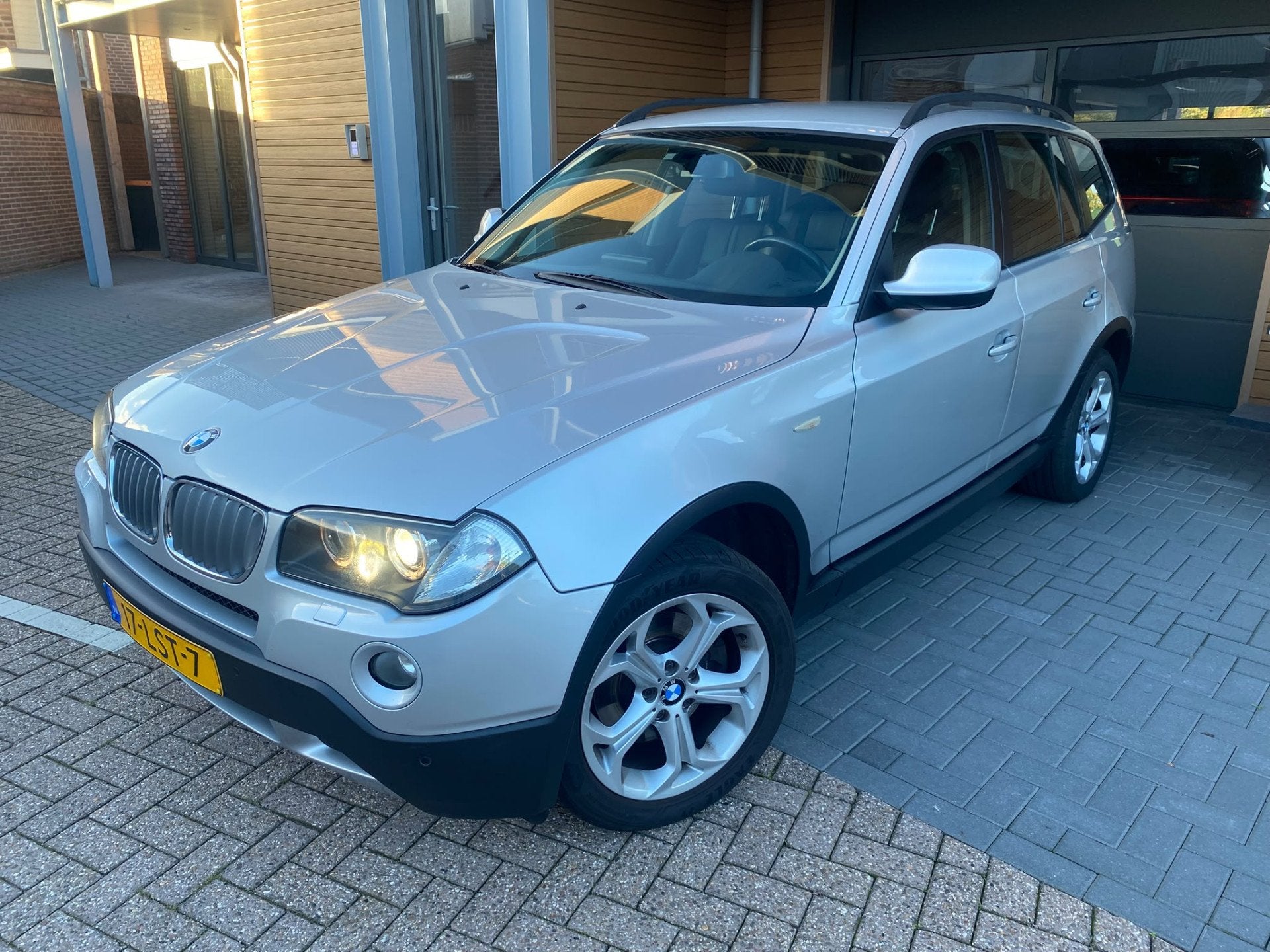 BMW X3 2.0i | Xenon| Trekhaak| Stoelverw. (bj 2010), Auto's, Zwart, 4 cilinders, 150 pk, Bedrijf