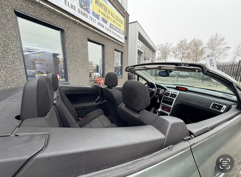 Peugeot 307 CABRIO met airco en electrisch dak!, Auto's, Peugeot, 4 cilinders, Cabriolet, 4 stoelen, Handgeschakeld