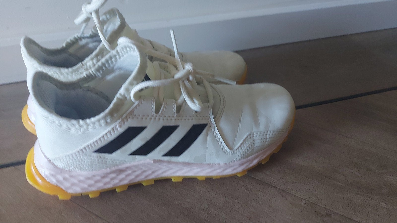 Adidas Hockey youngstar, Sport en Fitness, Ophalen of Verzenden, Zo goed als nieuw, Schoenen