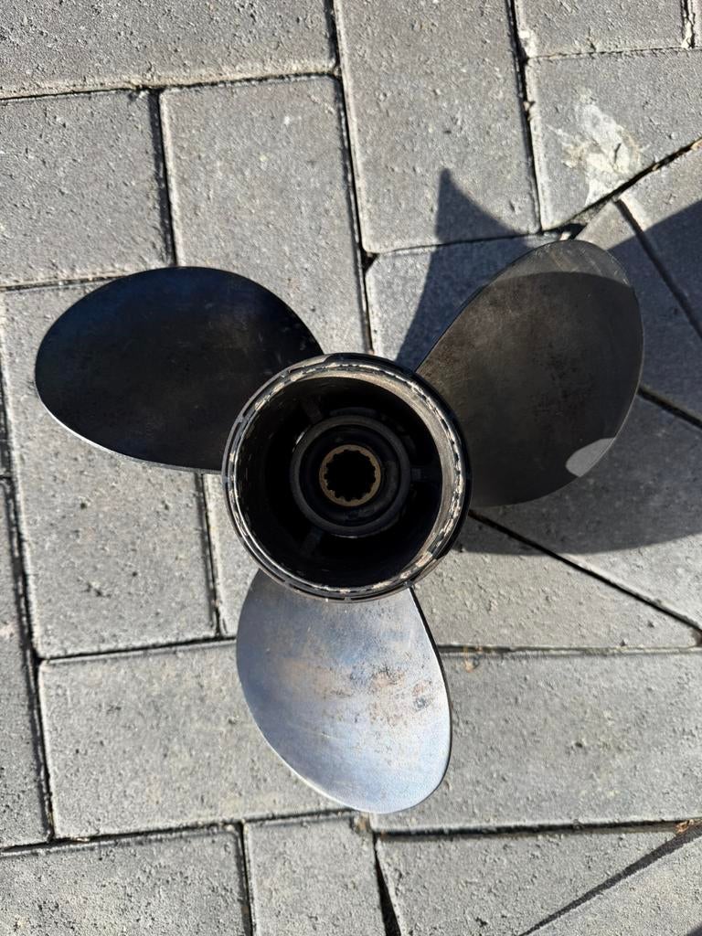 Originele Suzuki propeller/ schroef 11 1/4 x 15 | 13 tands, Watersport en Boten, Bootonderdelen, Ophalen of Verzenden, Zo goed als nieuw