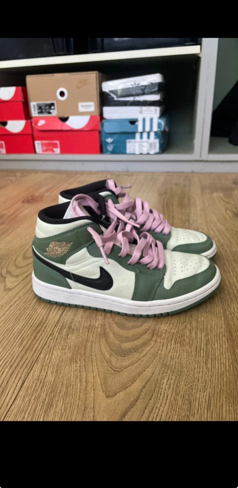 Jordan 1 mid dutch green 36,5, Kleding | Dames, Schoenen, Ophalen of Verzenden, Zo goed als nieuw, Groen, Sneakers of Gympen