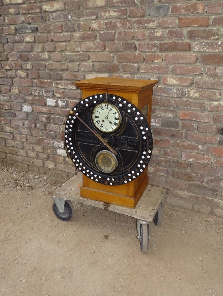 antieke stempelklok the day time register by howard bros, Ophalen