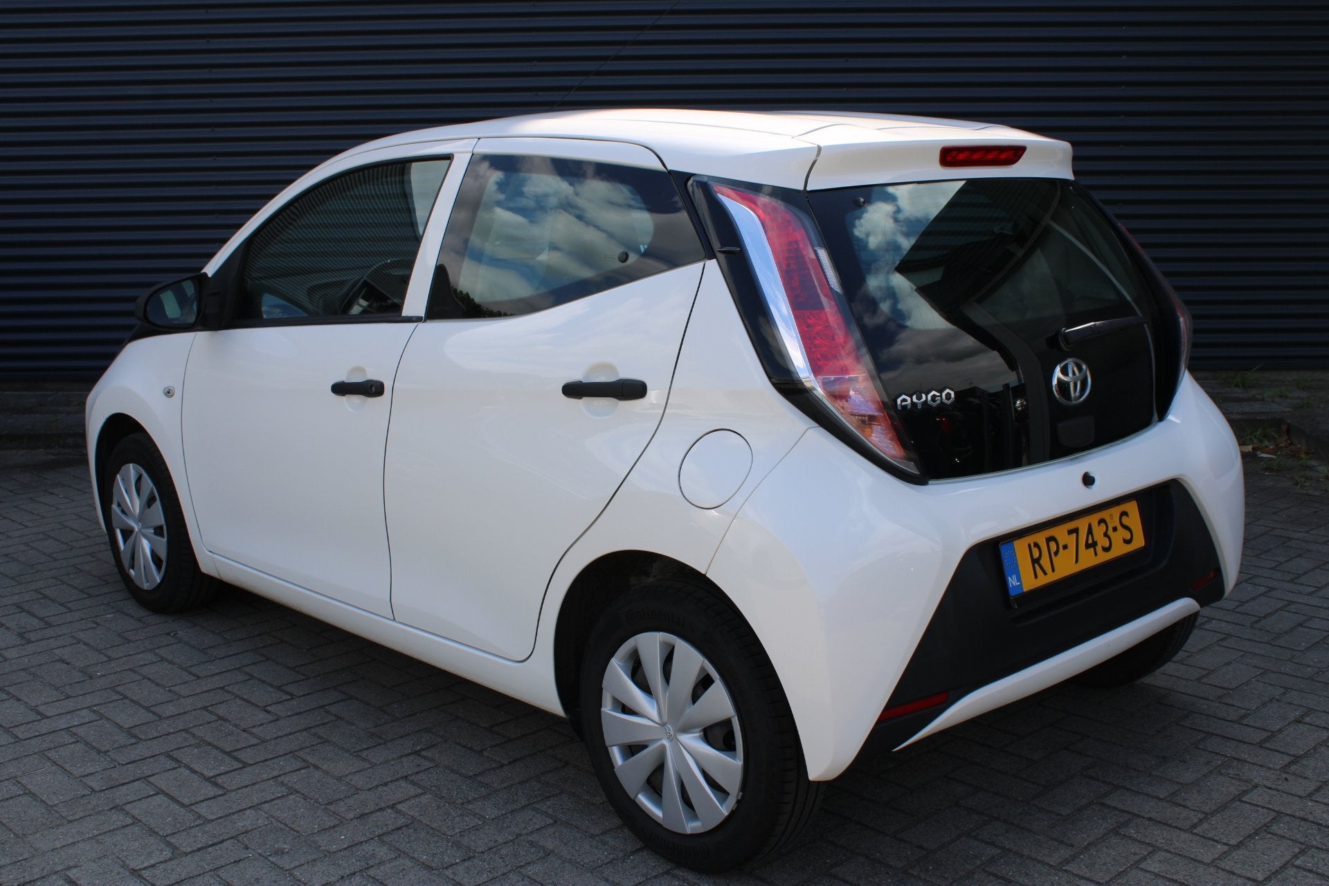 Toyota Aygo 1.0 VVT-i x-fun Airco Bluetooth NAP, Voorwielaandrijving, 12 maanden, Gebruikt, Euro 6