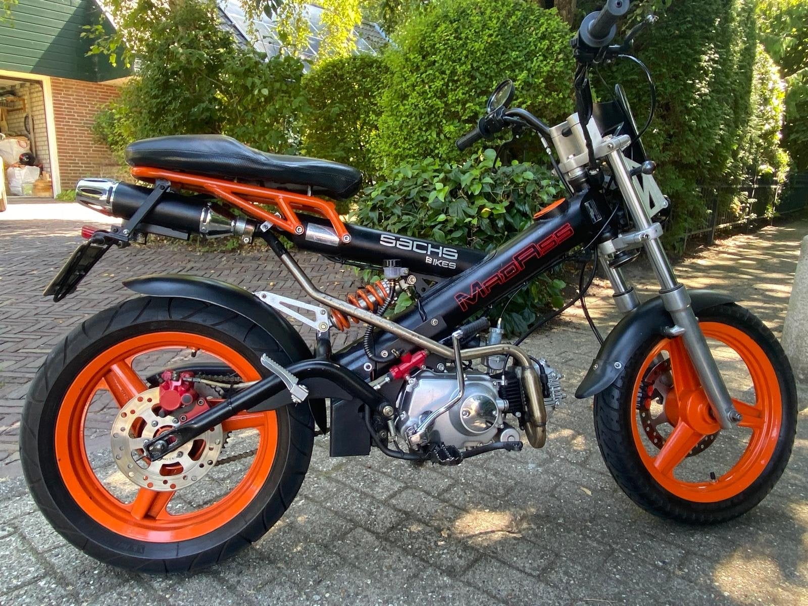 Sachs MadAss 50cc Bromfiets - Zwart/Oranje, Ophalen, Gebruikt, Maximaal 45 km/u