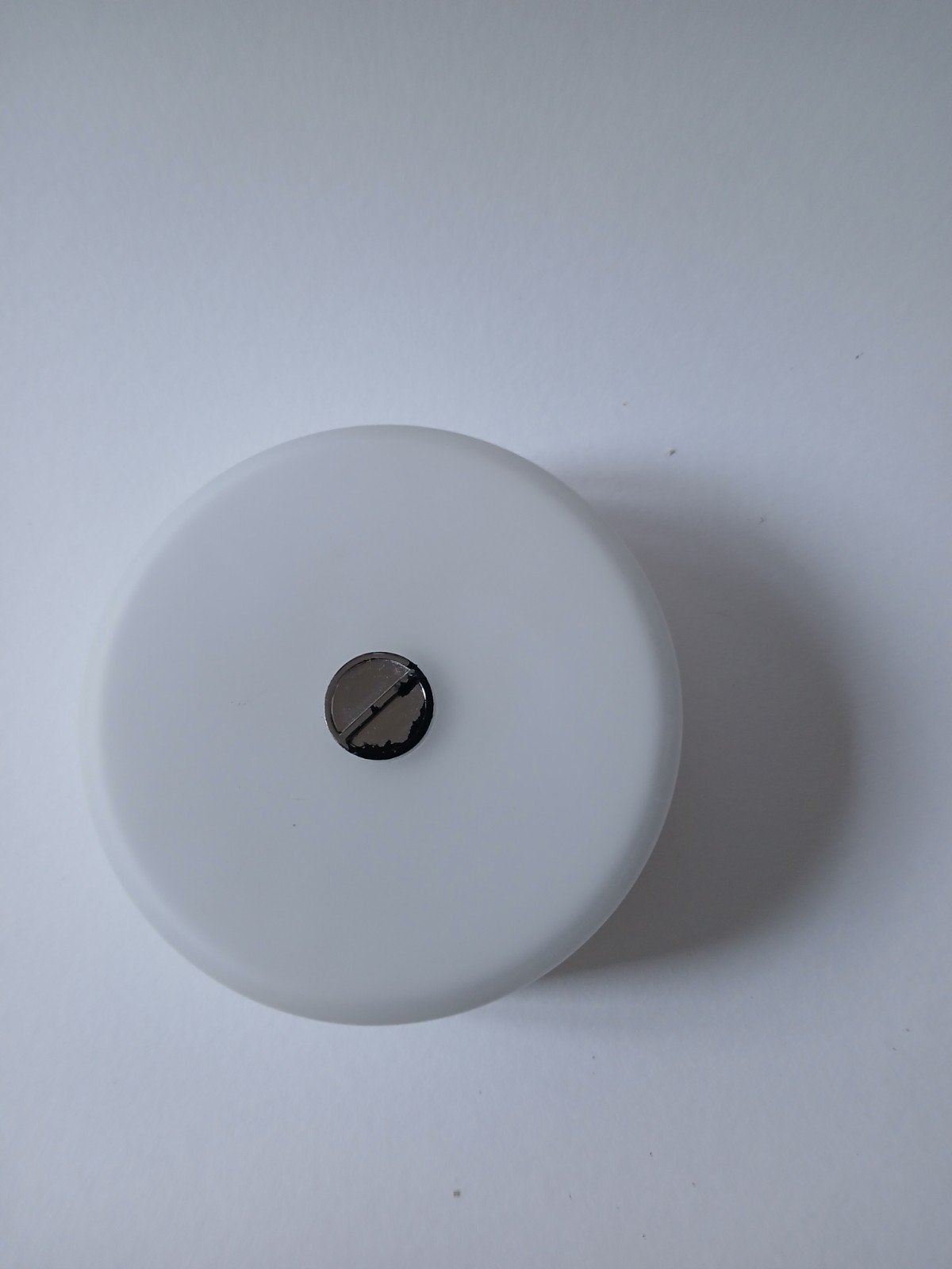 020/FLOS MINI BUTTON DESIGN LAMP/ARTIMIDE/OLIVETTI/JACOBSON, Gebruikt, Design, Ophalen of Verzenden, Wit