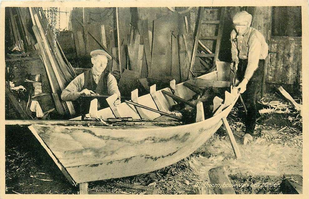 304-263-009 Giethoorn bouw van een punter, Verzenden, Voor 1920, Overijssel