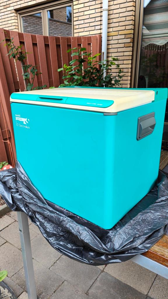 Electrolux 12 en 220 v, Ophalen of Verzenden, Zo goed als nieuw, Elektrisch