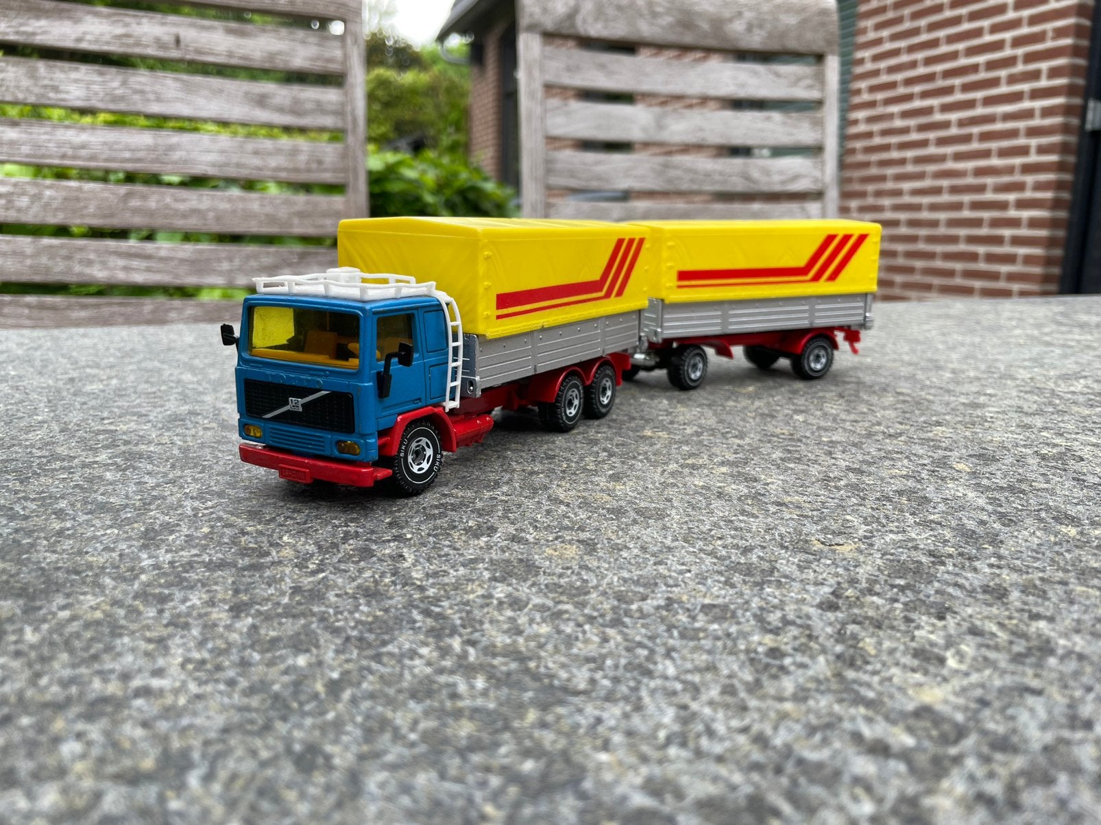 Siku 3115 - Volvo F12 met aanhanger, Ophalen of Verzenden, Zo goed als nieuw, Bus of Vrachtwagen, SIKU