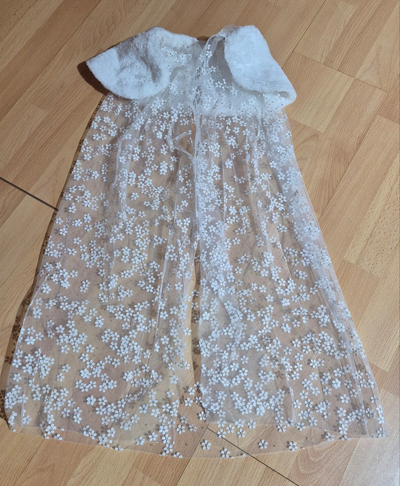Nieuwe verkleedcape met een vrolijk madeliefjes patroon., Ophalen of Verzenden, Nieuw, Meisje