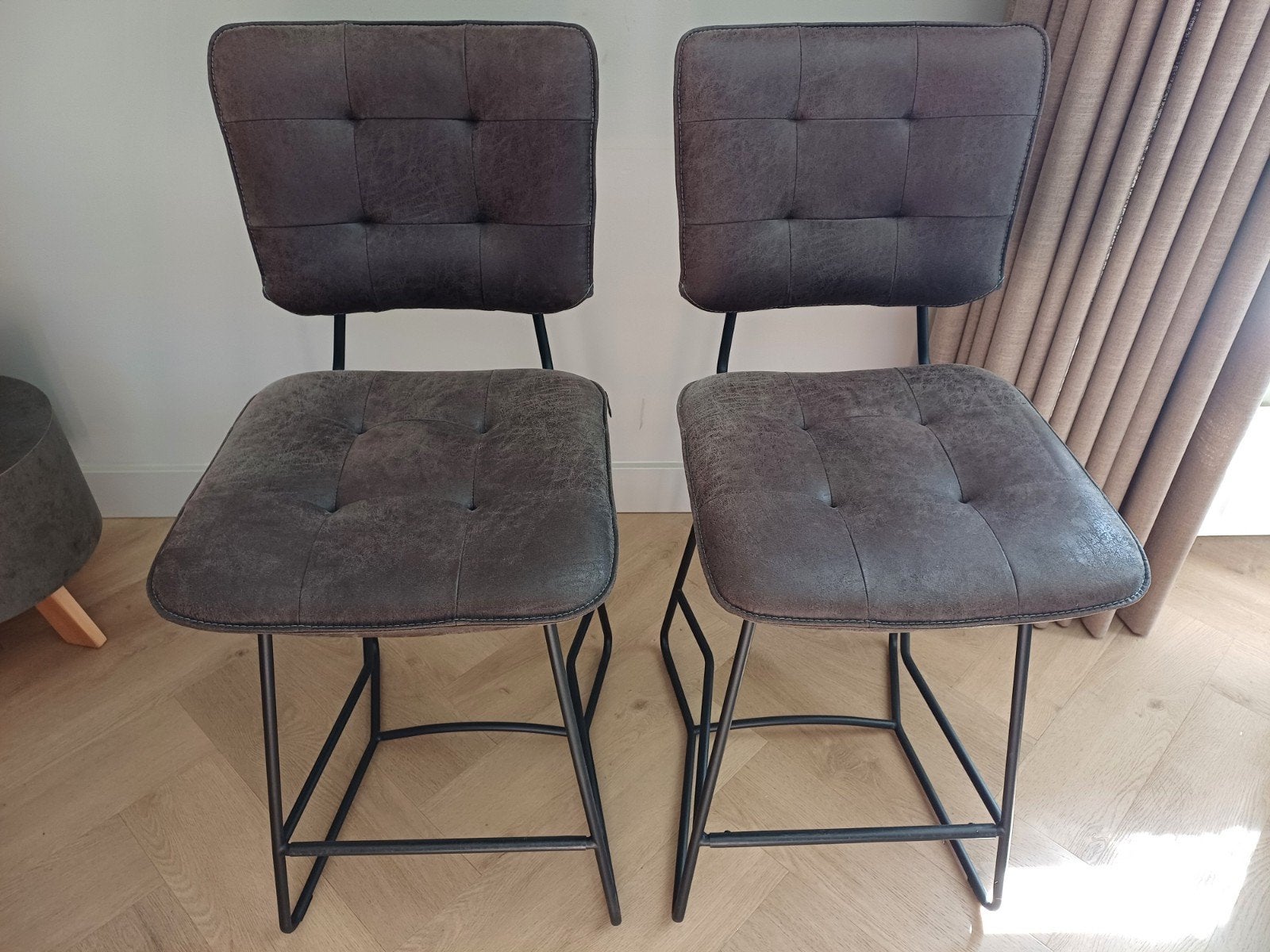 Set van 2 Henders en Hazel barstoelen, antraciet, nieuwstaat, Met voetsteun, 60 tot 90 cm, Ophalen of Verzenden, Zo goed als nieuw