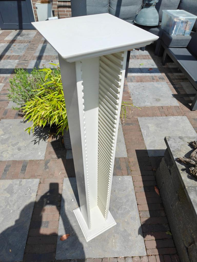 Witte CD-zuil 1.30m hoog, 25cm breed, Ophalen, Gebruikt, 25 tot 75 discs, Cd's