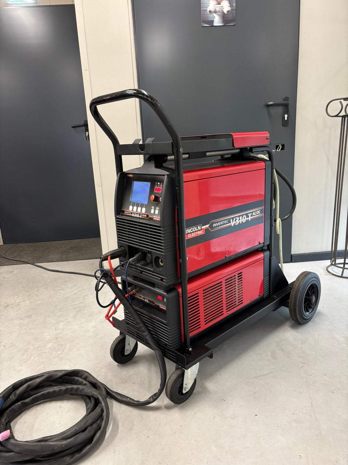 NIEUWSTAAT LINCOLN V310 AC/DC PULSE WATERGEKOELDE MACHINE!!!, Ophalen of Verzenden, Zo goed als nieuw, 250 ampère of meer, Tig