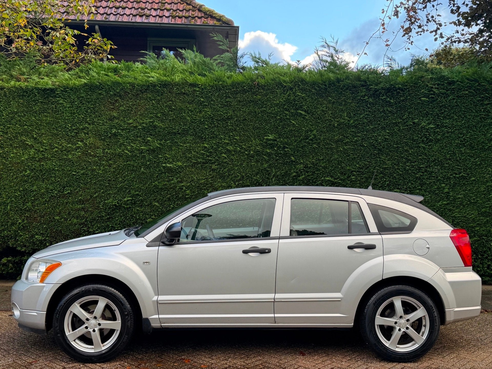 Dodge Caliber 1.8 SXT RIJDT SUPER!/AIRCO/LMVELGEN/APK 10-27, Auto's, Voorwielaandrijving, Gebruikt, 150 pk, Handgeschakeld