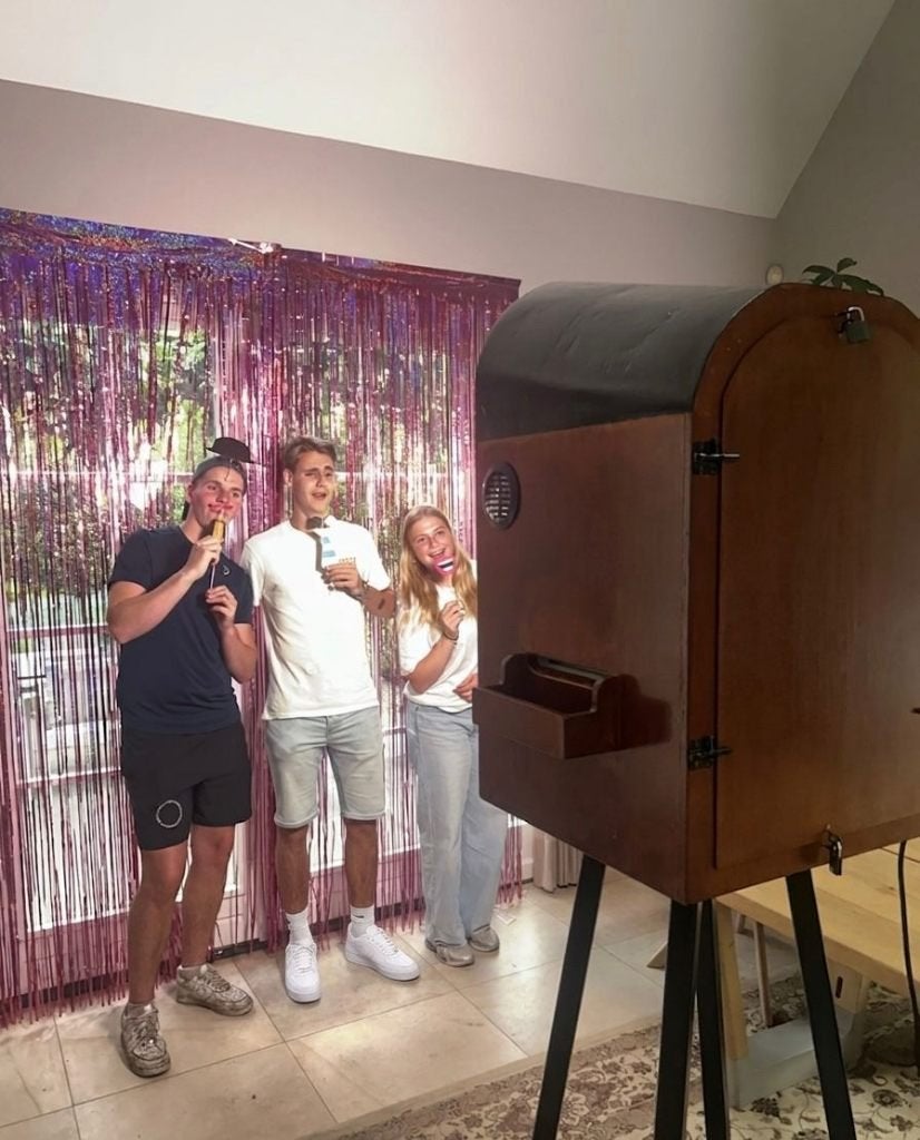Fotobooth huren? FlashBooth, Hobby en Vrije tijd, Feestartikelen | Verhuur, Verzenden, Zo goed als nieuw