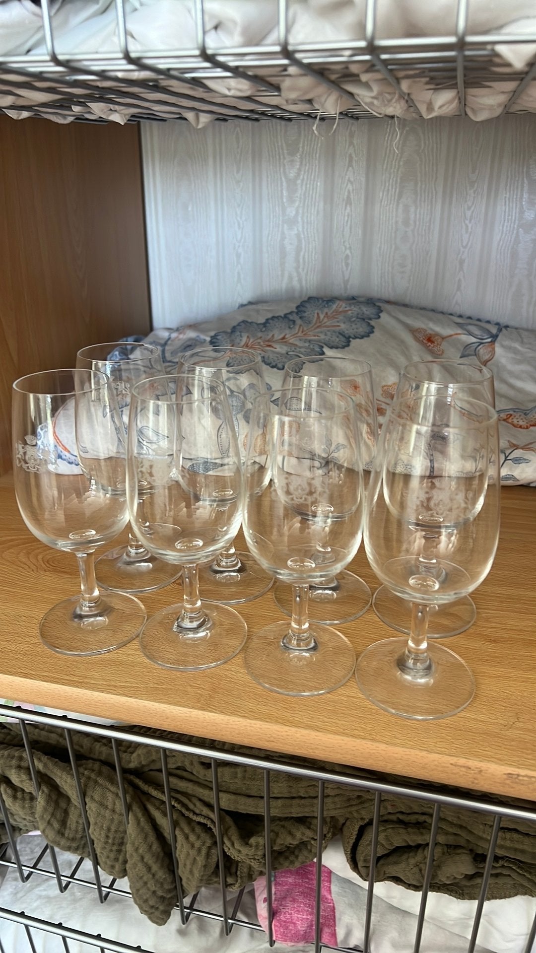 Laatste kans! 8 glaasjes op voet met wapen (?), Ophalen of Verzenden, Zo goed als nieuw, Borrel- of Shotglas