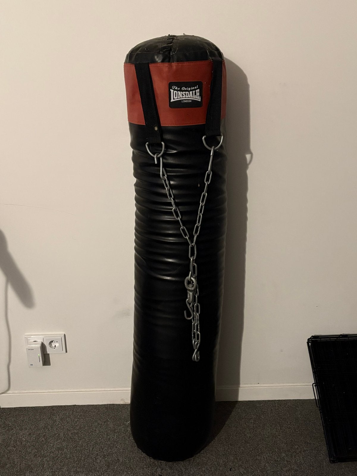 Lonsdale Bokszak met ophangketting - Zo goed als nieuw, Sport en Fitness, Boksen, Zo goed als nieuw, Bokszak, Ophalen