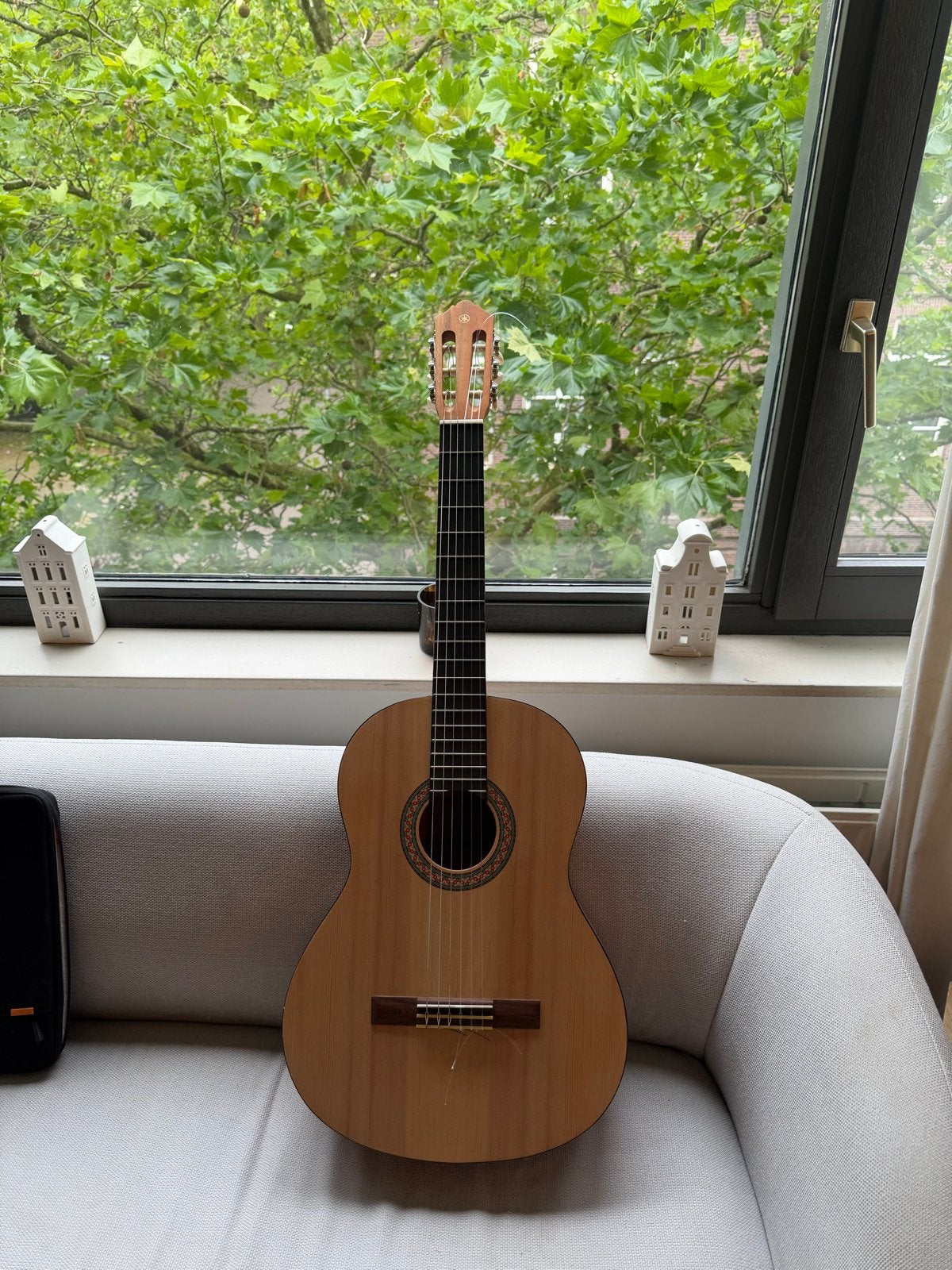 Yamaha Guitar - Good as new, Muziek en Instrumenten, Ophalen of Verzenden, Zo goed als nieuw, Klassieke of Spaanse gitaar, Met koffer