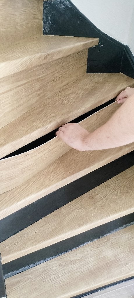 DIY-Traprenovatie! ideaal voor wc/badkamer . Zelfklevend pvc