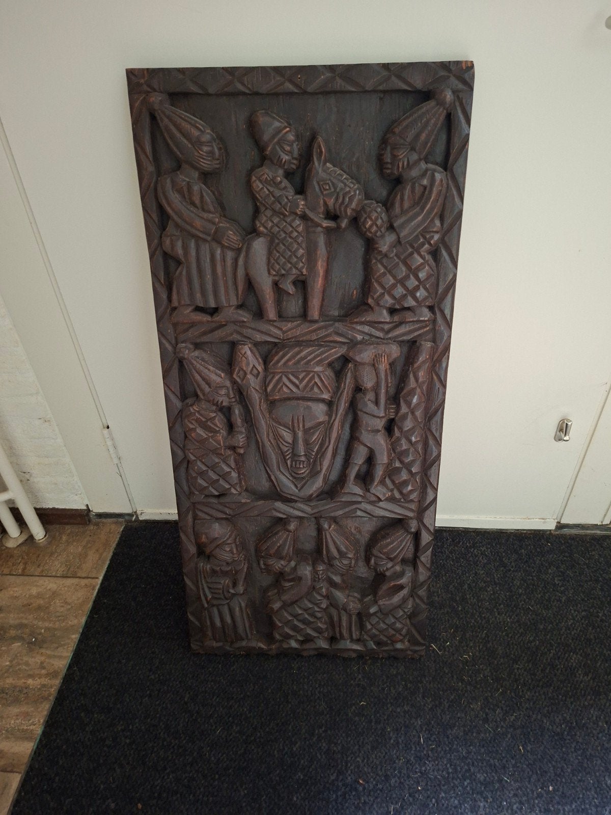 Afrikaans houtsnijwerk, Ophalen