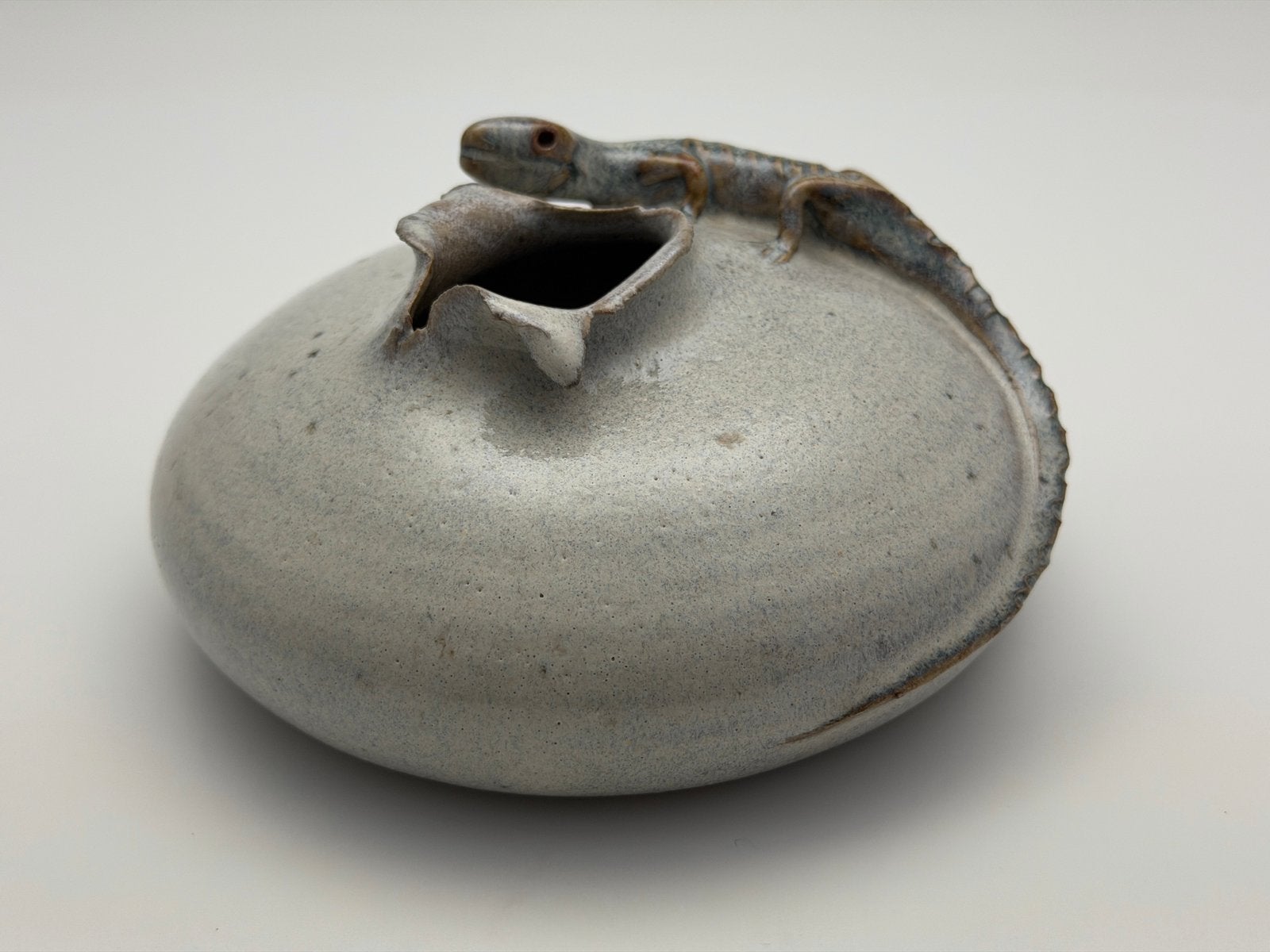 Ardine Spitters keramiek – object met salamander – jaren 70, Overige materialen, Zo goed als nieuw, 4 bedels of meer, Ophalen