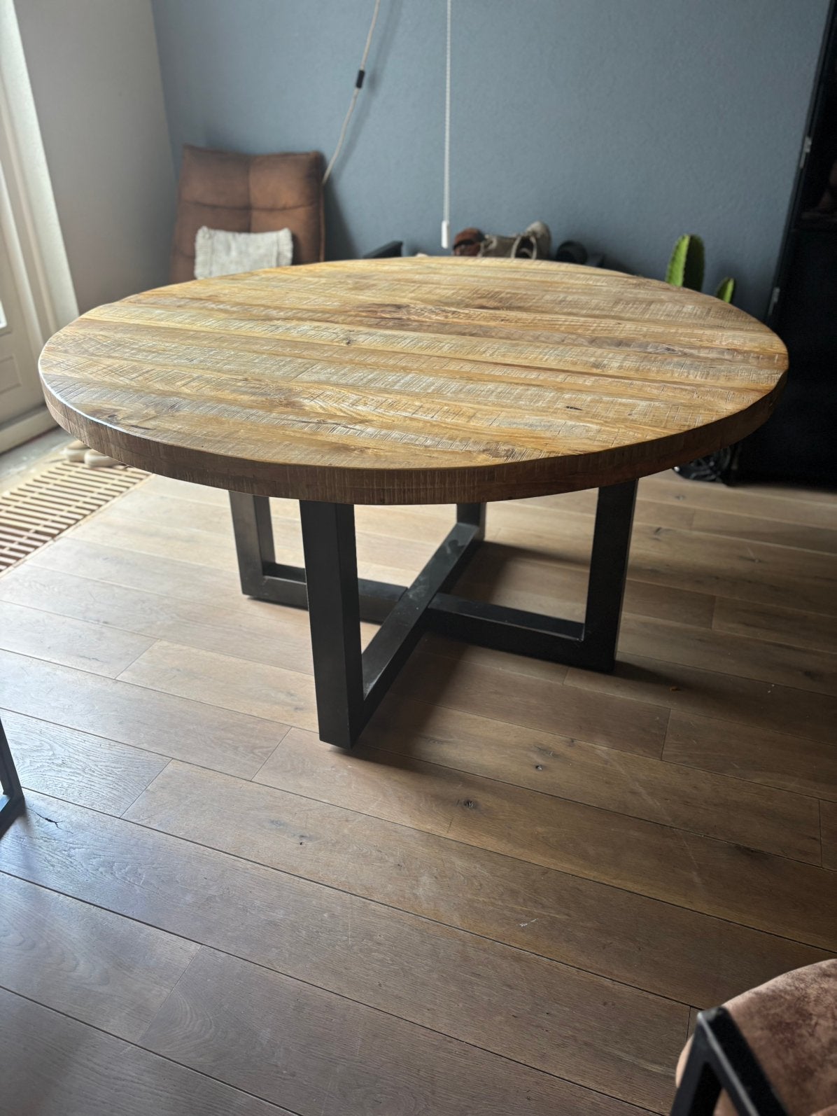 Te Koop ronde tafel(mango hout ) 150cm, Ophalen, Industrieeel, Rond, Zo goed als nieuw