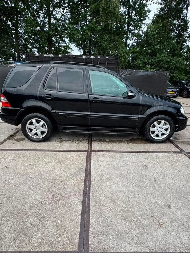 Mercedes-Benz M-Klasse 3.7 Ml350 4MATIC AUT 2003 Zwart, Auto's, Automaat, 138 €/maand, 7 stoelen, Zwart