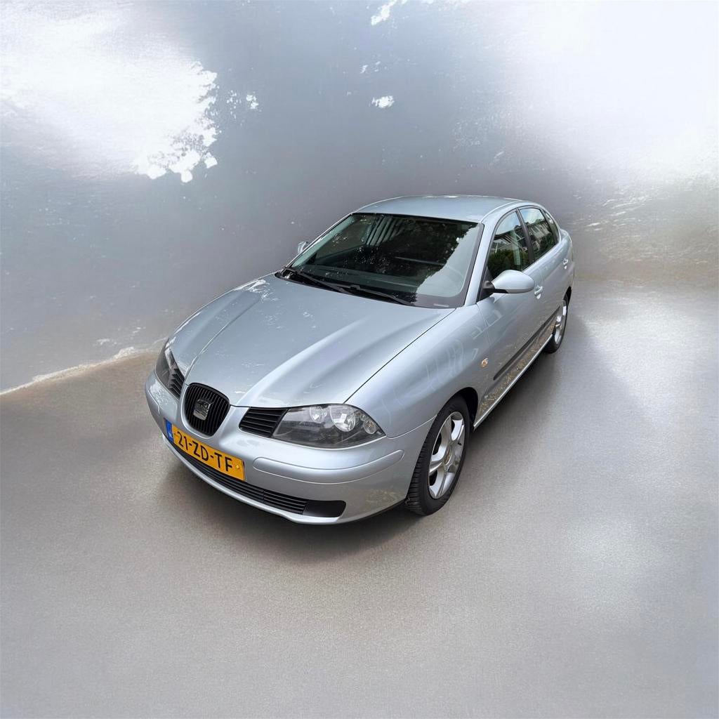 Seat Cordoba 1.4 16V 63KW 2008 Grijs, Auto's, Voorwielaandrijving, 15 km/l, 40 €/maand, 4 cilinders