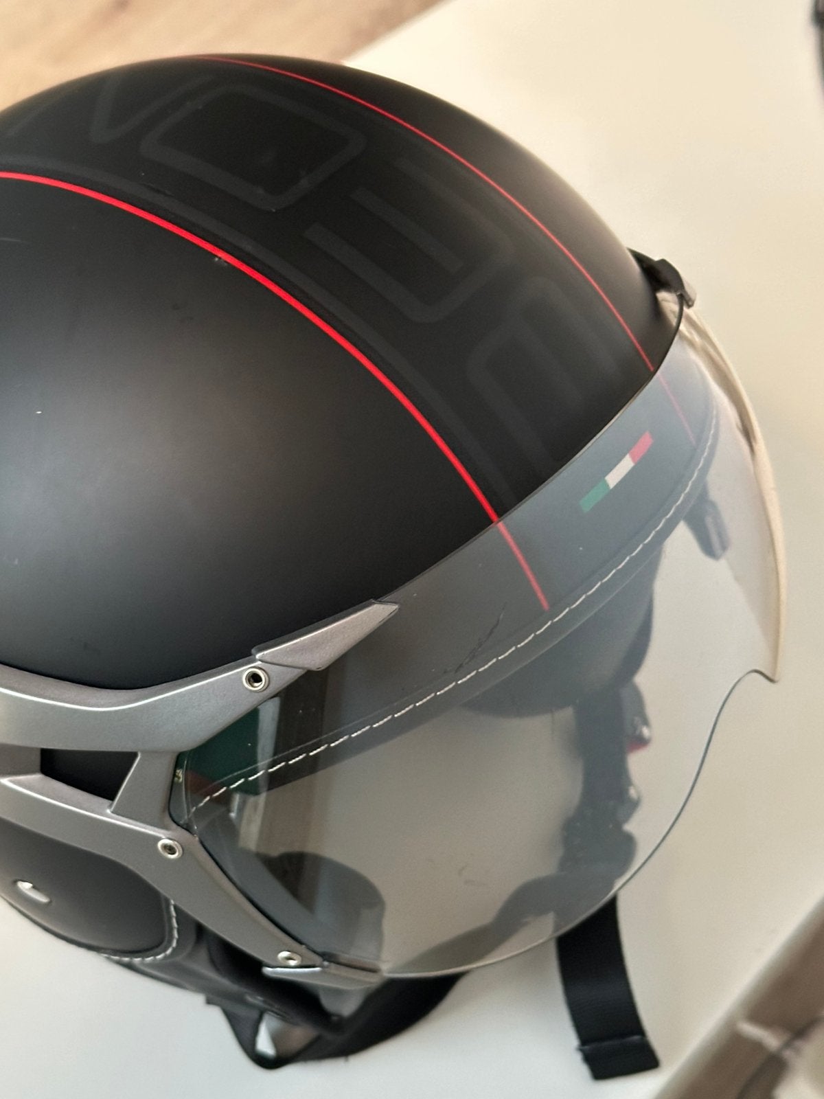 Helmet, Motoren, Ophalen