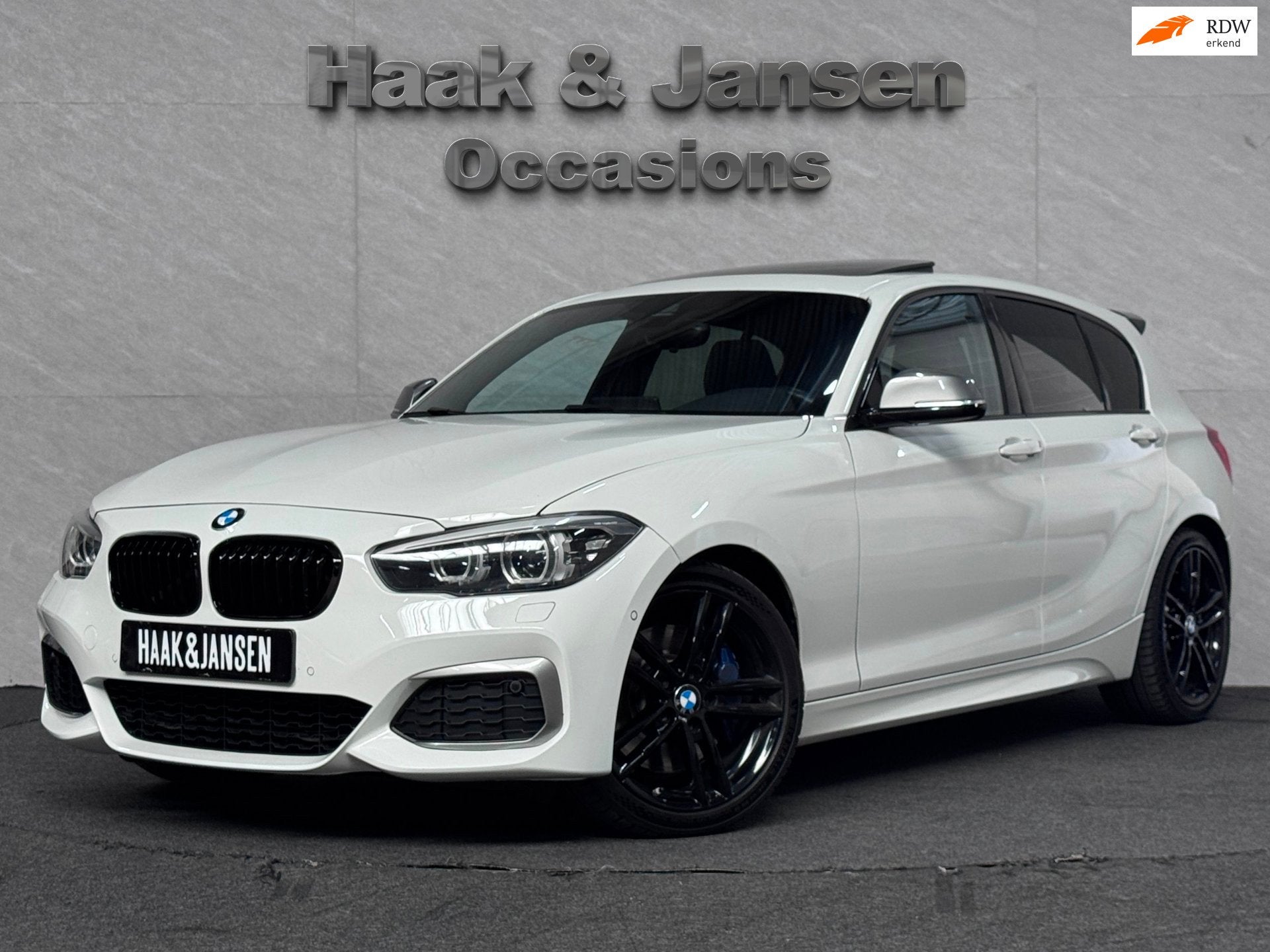 BMW 1-serie M140i xDrive High Executive HK Pano Memory Camer, Gebruikt, Zwart, Automatische klimaatregeling, Bedrijf