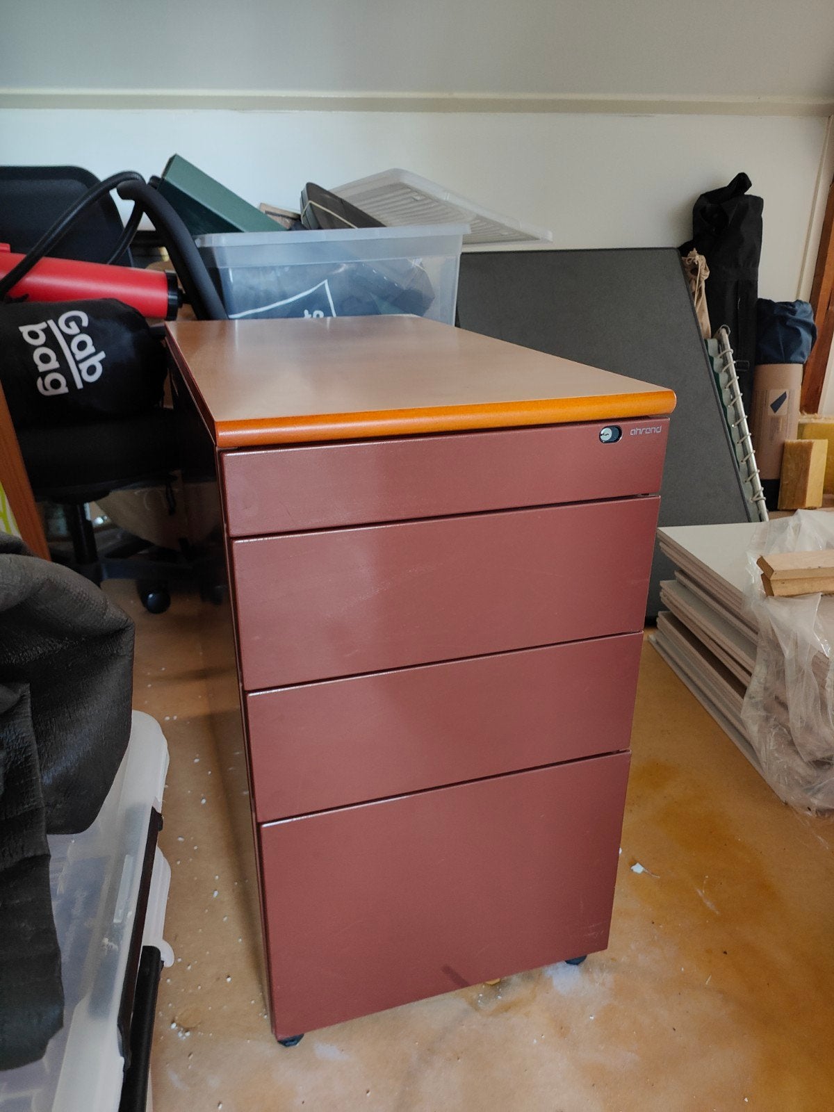 Ahrend ladekast - Bruin met houten blad, Overige houtsoorten, Minder dan 50 cm, Gebruikt, Modern kantoor